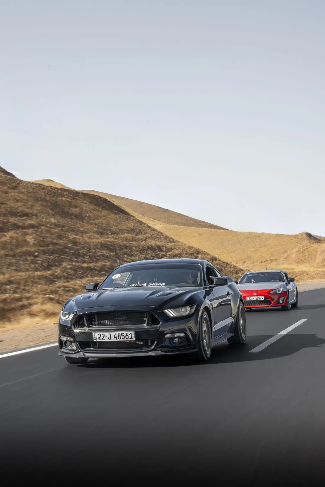 Siyah muscle car